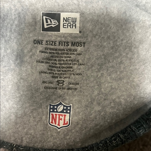 New Era Philadelphia Knit Beanie with Pom - Picture 3 of 3